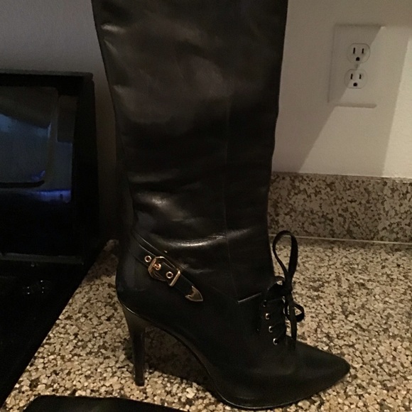 Louis Vuitton - Picture 2 of 3